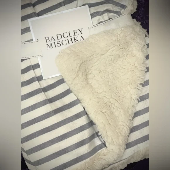 Blanket - Glow in the Dark Unicorn Blanket - 60in x 50in - Picture 2 of 5